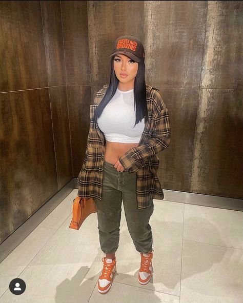 Starfish Jordan 1 Outfit Women, Target Outfits Black Women, Cute Outfits With Sneakers Black Women, Tan And Brown Outfit, Winter Tomboy Outfits, Plus Size Baddie Outfits, Tomboy Style Outfits, Streetwear Fashion Women, Cute Swag Outfits