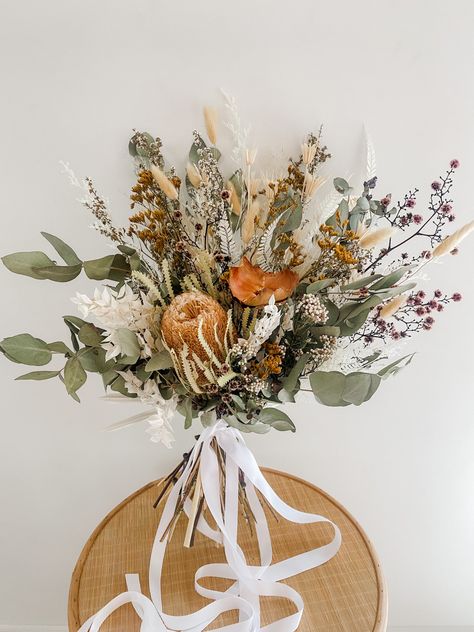 Australian Dried Flower Arrangements, Bouquet Of Flowers Eucalyptus, Banksia Wedding Bouquet, Dried Native Bouquet, Dried Australian Native Bouquet, Wedding Native Flowers, Banksia Flower Arrangement, Native Flower Wedding Bouquet, Australian Native Bouquet Wedding