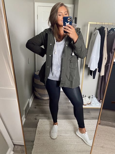 Faux Leather Leggings: Outfit Ideas — Caralyn Mirand Midsize Fashion 30s, Raining Outfits, Plus Size Leather Leggings Outfit, Faux Leather Leggings Outfit Casual, Leather Leggings Outfit Plus Size, Rain Jacket Outfit, Plus Size Legging Outfits, Outfit Rain, Faux Leather Leggings Outfit