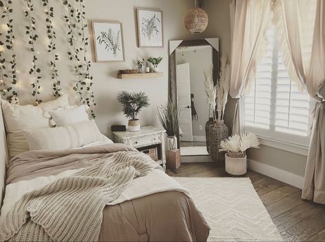 Boho Bedroom For Small Rooms, Beige Bedroom Ideas Small Rooms, Beige Theme Bedroom Ideas, Cute Comfy Bedroom Ideas, Cozy Bedroom Design Comfy, Bedroom Decor Light Pink, Neutral Color Room Ideas, Cozy And Clean Bedroom, Small Bedroom Neutral Colors