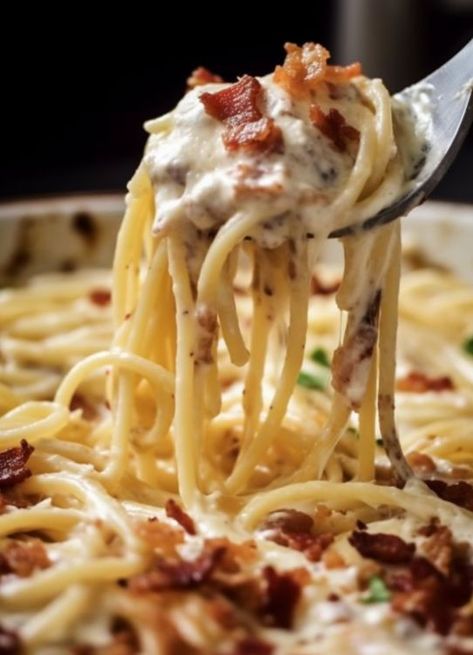 Spaghetti With Bacon, Cream Cheese Spaghetti, Spaghetti Ingredients, Cheese Baked, Bacon Pasta, Salad Pasta, Pasta Dinners, Pasta Dinner Recipes, Baked Spaghetti