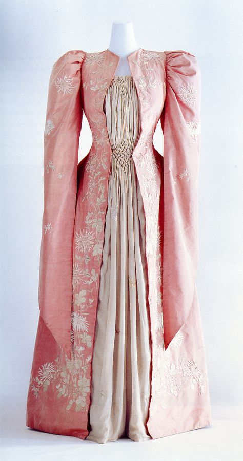 This tea gown was made in Japan to an order for Western market. Its shape is a mixture of details of the 18th century style and the medieval style, which was revived at the end of the 19th century. It is made of taffeta, known as “seigo” in Japan, and embroidered with chrysanthemum flowers in a Japanese embroidery technique known as “nikuirinui”. A tea gown is an elegant hostess’ dress used as informal, indoor wear from the late 19th century to the beginning of 20th century. Japanese Steampunk, Empire Larp, Artistic Dress, Historic Design, Furisode Kimono, Kimono Gown, Tea Gown, 1890s Fashion, Hostess Dresses