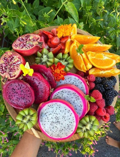 Tropical Food, Summer Snacks, Healthy Food Motivation, Think Food, Fruit Platter, Food Obsession, Healthy Snacks Recipes, Finger Food, Pretty Food