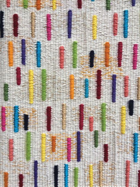 Tapestry Loom Weaving, Contemporary Tapestries, Tapestry Loom, Small Tapestry, Weaving Loom Diy, Yarn Wall Art, Carpet Trends, Woven Wall Art, Diy Weaving