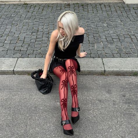 Oki Doki, Red Tights, Red Stockings, Mode Inspo, Mode Vintage, Fashion Killa, Outfits Casuales, Passion For Fashion, Ibiza