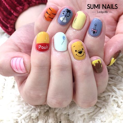 90s Cartoon Nails, Cute Character Nail Art, Simple Winnie The Pooh Nails, Winnie The Pooh Themed Nails, Whitney The Pooh Nails, Winnie The Pooh Nails Simple, Colorful Disney Nails, Winnie The Pooh Nails Acrylic Short, Pooh Nails