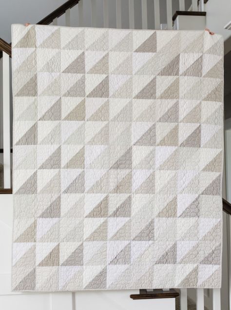 Modern gray and white neutrals quilt - Diary of a Quilter - a quilt blog Colchas Quilting, Diary Of A Quilter, Low Volume Quilt, Neutral Quilt, Black And White Quilts, Two Color Quilts, Quilt Modernen, Half Square Triangle Quilts, Half Square Triangle