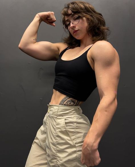 Pretty Buff Women, Slightly Muscular Arms Women, Women With Muscles Reference, Lean Body Reference, Muscular Woman Back Reference, Muscle Flexing Poses, Woman Muscle Reference, How To Flex Muscle For Pictures, Muscular Woman Flexing