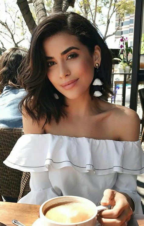 Wavy bob Long Dress Short Hair, Wavy Lob Wedding Hair, Wedding Bob Hair, Sazan Hair Short, Long Bob Wedding Hairstyles Wavy Lob, Wavy Bob Aesthetic, Bob Thick Hair Wavy, Bob Brunette Hair, Long Bob Wedding Hairstyles