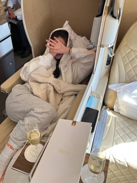 Airplane Private, Sanrio Flowers, Dove Lotion, Rimowa Suitcase, Louis Vuitton Aesthetic, Outfits Hawaii, Glossier Bag, First Class Flights, Life Goals Future