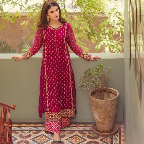 Pakistani Casual Dresses, Desi Attire, Pakistani Party Wear Dresses, Shadi Dresses, Formal Clothes, Stitching Ideas, Asian Bridal Dresses, Pakistani Couture, Boutique Suits