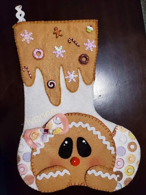 Stocking Decorating Contest, Diy Christmas Art, Christmas Decorations Sewing, Disney Pumpkin Carving, Christmas Door Decorating Contest, Decorated Stockings, Felt Christmas Stockings, Easy Christmas Ornaments, Gingerbread Crafts