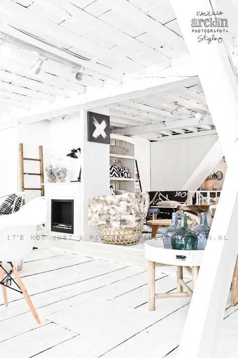 TUTZE STORE by Paulina Arcklin, via Behance White Rooms, Boho Home, Shop Interior, White Houses, White Interior, 인테리어 디자인, White Walls, Concept Store, Interior Inspiration