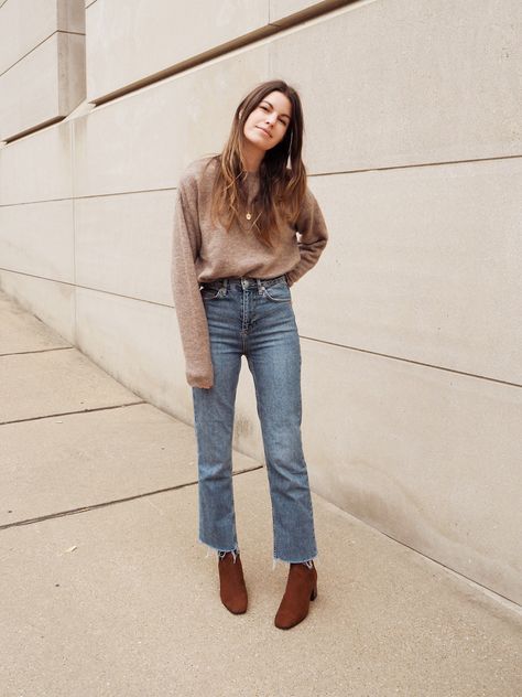 straight leg denim under $90 (plus the boots to wear with ’em) Straight Leg Jeans Outfits, Jeans Outfit Winter, Look Jean, Womens Jeans Bootcut, Jeans Outfit Casual, Boating Outfit, Fall Jeans, Winter Jeans, Legging Outfits