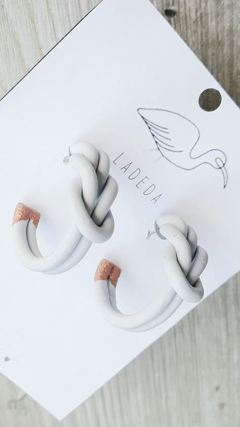 Polymer Clay Knots, Knot Clay Earrings Diy, Polymer Clay Knot Earrings Diy, Polymer Clay Hoop Earrings Tutorial, Polymer Clay Hoop Earrings, Braided Polymer Clay Earrings, Knotted Clay Earrings, Polimery Clay Ideas, Handmade Polymer Clay Hoop Earrings