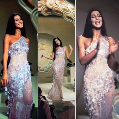 Cher Gowns, With Jean Cher Dress, Cher Red Carpet, Cher Black Dress, Cher Feather Dress, Cher Singer, Cher Purple Dress, Cher Oscars, Cher Looks