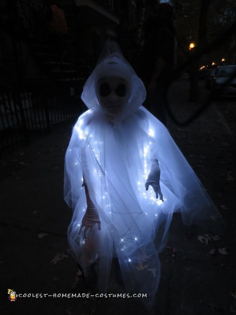 Glowing Ghost Costume for a Child Boy Ghost Costume, Ghost Costume Kids, Kids Crafts Toddlers, Halloween School Treats, Photo Halloween, Ghost Halloween Costume, Ghost Diy, Ghost Costume, Hallowen Costume