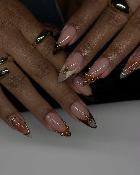 Square Gel X Nails Medium, Gold Nails Birthday, New Year Acrylic Nails, Nude Pink Nails With Design, Nee Years Nails, Nail Details, Birthday Nail, Designs For Short Nails, Long Nail Art