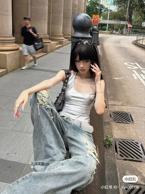 Ae Outfits, Loose Socks, Asian Streetwear, Chinese Vintage, Korean Fashion Outfits, Asian Street Style, Black Dresses Casual, Womens Black Dress, Edgy Outfits