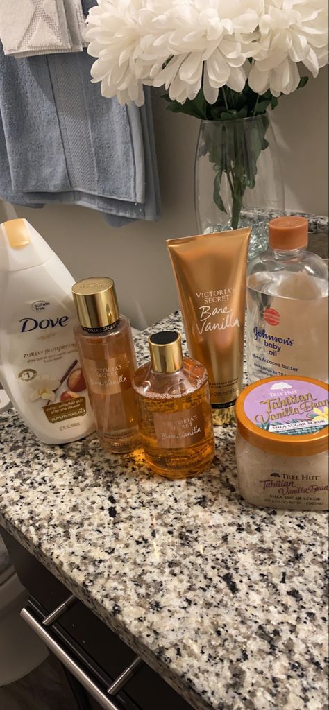 If you love vanilla, use these together! You’ll love it🥰 Smell Good Asthetic, Good Hygiene Aesthetic, Vanilla Shower Products, Aesthetic Lotion, Profumo Victoria Secret, Scent Combos, Pampering Routine, Body Hygiene, Bath And Body Works Perfume