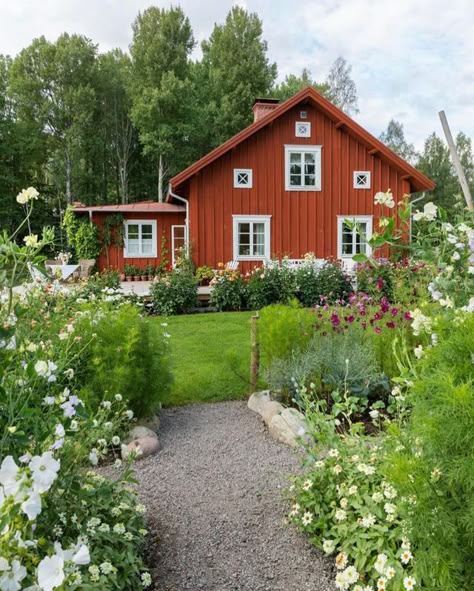 Jessica's Beautiful Swedish Country Home and Garden | my scandinavian home | Bloglovin’ Scandinavian Summer House, Swedish Summer House, Swedish Country House, My Scandinavian Home, Red Houses, Swedish Cottage, Outdoor Baths, Swedish Summer, Fresh Farmhouse