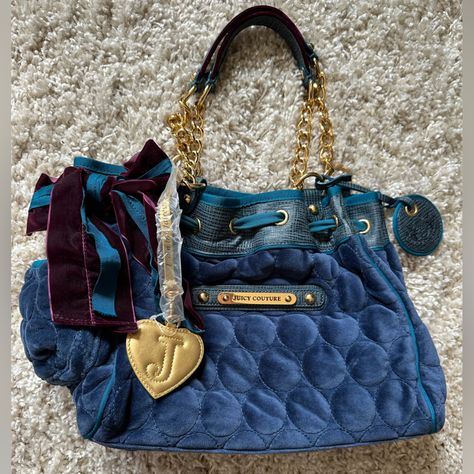 Original Vintage Y2k Juicy Couture Daydreamer Velour Tote Bag, Quilted Blue Velvet With Gold Chain. Brand New In Perfect Condition Never Used, Without Tags. As You Can See In Photos The Mirror Still Has The Protective Film And So Does The Keychain Attachment. Bought It In Early 2000s And Was Never Used. You Won’t Find Another Vintage Daydreamer In Perfect Condition Like This One! Early 2000s Purses, Purple Purse Outfit, Baddie Purses, Juicy Couture Daydreamer Bag, 2000s Baddie, 2000s Purse, Juicy Couture Daydreamer, 2000s Bags, Y2k Bags