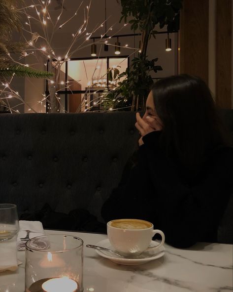 Coffee Aesthetic Black, Business Meeting Aesthetic, Drinking Coffee Aesthetic, Drinking Coffee Pose, Casual Monochromatic Outfit, Meeting Aesthetic, Coffee Pose, Aesthetic Black Hair, Dna 3d