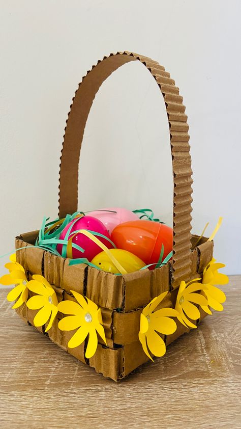 Cheap Easter Baskets, Diy Easter Basket Ideas, Basket Decor Ideas, Handmade Easter Basket, Diy Easter Basket, Easter Baskets To Make, Decorating Easter Baskets, Cardboard Diy, Easter Basket Ideas