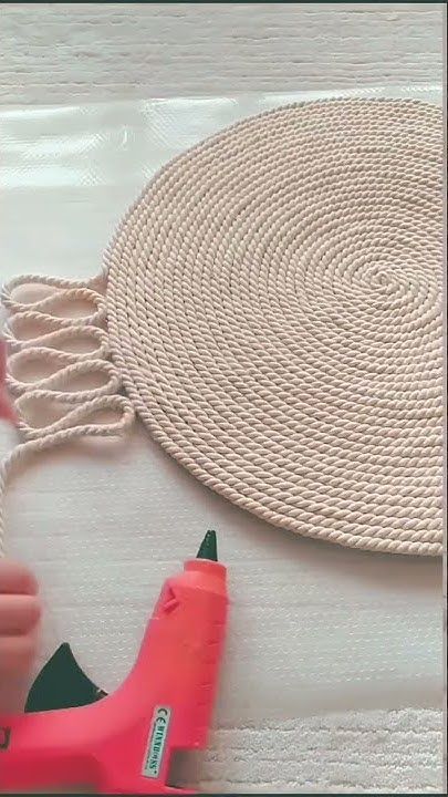 Rope Rug Diy, Macrame Rug Tutorial, Macrame Rug, Rug Diy, Rope Rug, Acrylic Art Projects, Easy Decor, Rug Tutorial, Picnic Ideas