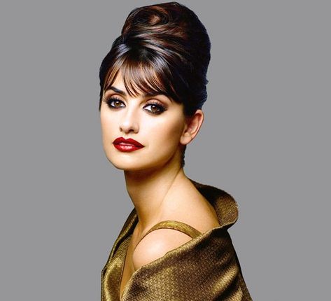 Beehive With The Bangs Sanggul Modern, Beehive Hair, Vintage Wedding Hair, Penelope Cruz, Wedding Hairstyles Updo, Sandra Bullock, Julia Roberts, Salma Hayek, Red Lipstick