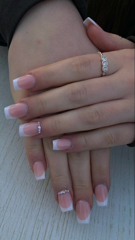 Nails Inspo Baddie Short, Glitter French Tips, White French Tip, Baddie Nails, French Tip Acrylic Nails, Basic Nails, Simple Nail, Simple Nail Designs, Accent Nails