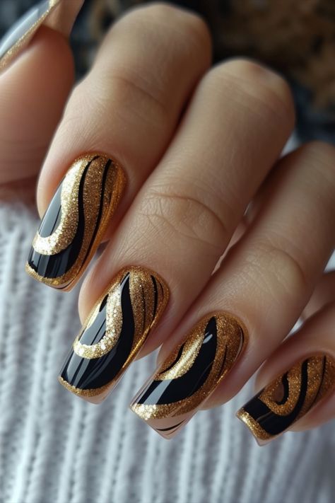 Gold French Tip Nails Nail Art Noir, Black And Gold Nails, Fall Nail Art Designs, Fancy Nails Designs, Black Nail Designs, Fall Nail Art, Nails 2024, Elegant Nails, Nail Art Ideas