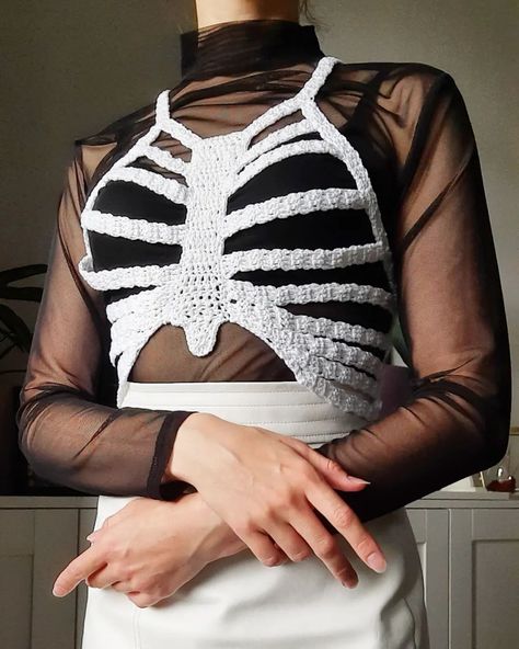 Crochet Ribcage Top Pattern Free, Ribcage Crochet, Crochet Rib Cage, Gothic Knitting, Crochet Weird, Crochet Anatomy, Crochet Grunge, Punk Crochet, Crochet Spooky