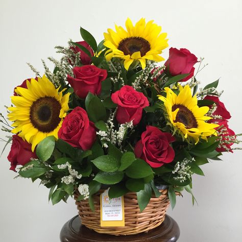 Gift Hamper Ideas, Roses Arrangements, Red Rose Arrangements, Fresh Flower Arrangements, Basket Flower Arrangements, Hamper Ideas, Sunflowers And Roses, Sunflower Arrangements, Ikebana Flower