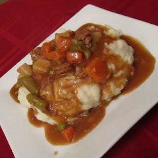 Easy Meal Idea: Campbell's Chunky Soup over Mashed Potatoes Campbells Chunky Soup Recipes, Vegetable Mash, Cheap Meals For Two, Chunky Soup, Large Meals, Campbells Soup Recipes, Oven Meals, Pantry Challenge, Beef And Potato Stew