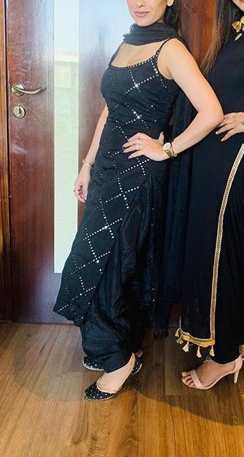 Black Traditional Suits For Women, Diwali Special Outfit For Women, Black Salwar Suit Simple, Punjabi Black Salwar Suits, Long Kurta Designs, Suit Pic, Simple Suit, Stylish Kurtis Design, Casual Dresses For Teens