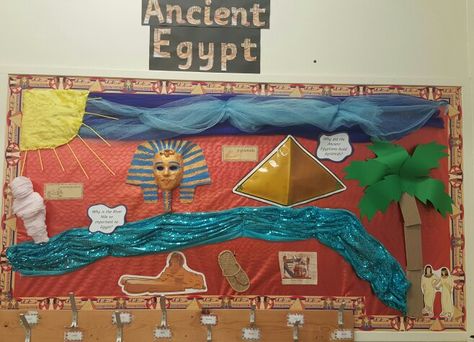 Ancient Egypt Display, Egypt Display, Ancient Egypt Crafts, Egyptian Crafts, Egypt Crafts, Egypt Project, Kindergarten Art Lessons, 7 Wonders, Info Board