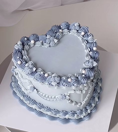 Aesthetic Cake Heart Shape, Heart Shaped Birthday Cake 19, Powder Blue Birthday Theme, Tiffany And Co Birthday Cake, Aesthetic Blue Birthday Cake, White And Blue Birthday Decoration, Blue Heart Birthday Cake, Baby Blue Heart Cake, Sweet 16 Blue Cake