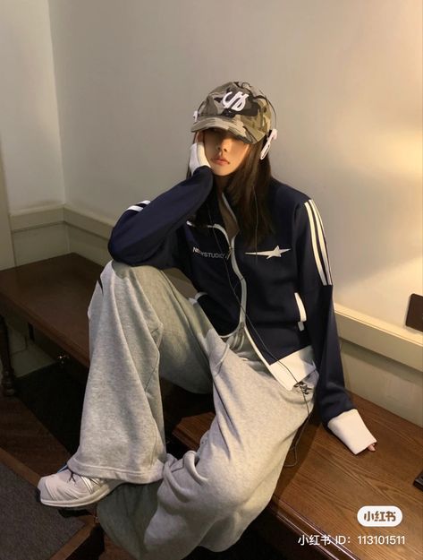 Vintage Stars, Sporty Jacket, 가을 패션, Chic Fashion, Cute Casual Outfits, Womens Fashion Casual, American Vintage, Aesthetic Clothes, Fashion Women