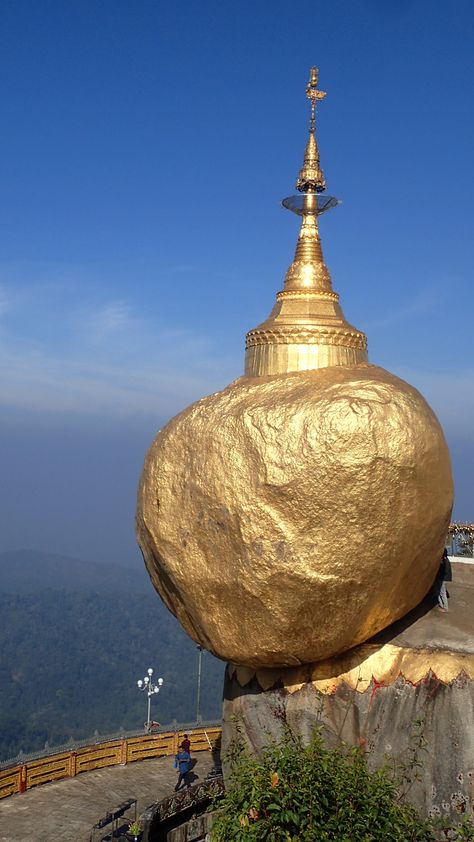 Love Photo Image, Myanmar Pagoda, Elven Wedding Dress, Fake Photo Short Hair, Myanmar Travel, Haha Photos, Buddha Artwork, Inle Lake, Beautiful Profile Pictures