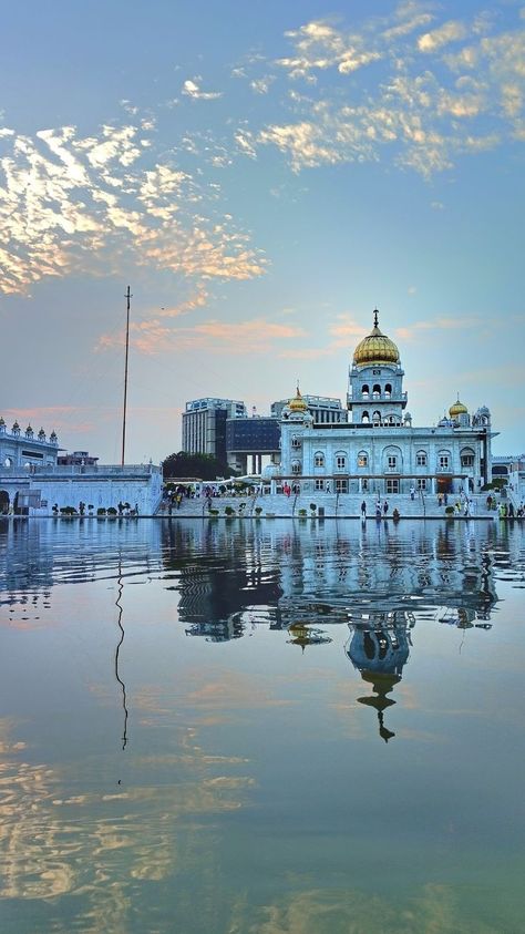 Bangla Sahib Gurudwara Photography, Bangla Sahib Gurudwara Snap, Sikh Guru Hd Wallpaper, Gurudwara Snap, Bangla Sahib Gurudwara, Bangla Sahib, Temple Wallpaper, Bottle Fairy Lights, Golden Temple Wallpaper