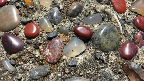 Rock Seeker - Iowa Rocks And Minerals, Rock Identification Pictures, How To Polish Rocks, Mineral Identification, Rock Identification, Rock Tumbling, Agate Rocks, Rocks And Fossils, Rock Hunting