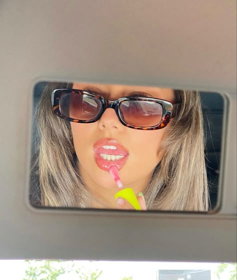 Mirror selfie in the car of a girl putting on lipstick. Room Instagram Pictures Ideas, Realistic Instagram Pictures, Ideas To Spice Up Your Instagram, Spice Instagram Feed, Spicing Up Your Instagram, Instagram Spice Up Ideas, Inside Instagram Picture Ideas, How To Spice Up Instagram Photos, Photos To Spice Up Instagram