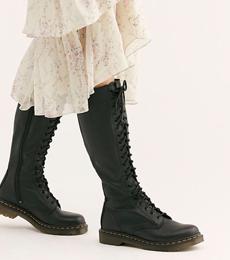 Tall Boots Outfit, Doc Martens Outfits, Martens Outfit, Dr Martens Outfit, Grunge Fits, Doc Martens Outfit, Doc Martens Boots, Punk Inspiration, Fashion Organization