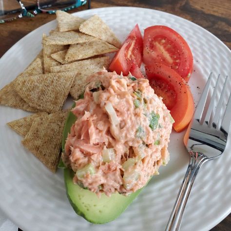 Quick Salmon Salad Creamy Lemon Dressing, Canned Salmon Salad, Salmon Salad Recipe, Canned Salmon Recipes, Quick Salmon, Flaked Salmon, Salmon Salad Recipes, Salmon Sandwich, Leftover Salmon