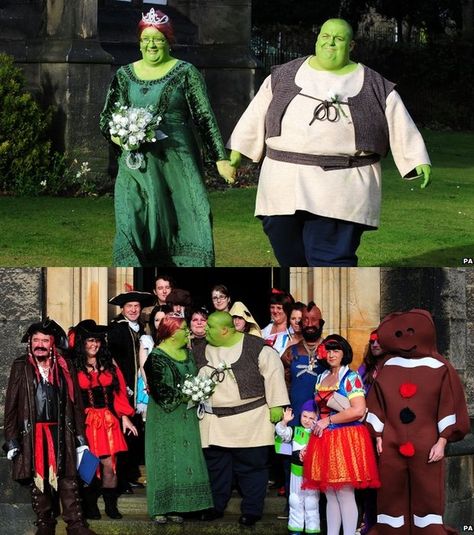 Shrek-Themed Wedding: Dudley Couple dressed like Shrek and Fiona. Shrek Inspired Wedding, Shrek Wedding Theme, Shrek Themed Wedding, Anime Themed Wedding, Cringe Wedding, Crazy Wedding Photos, Shrek Wedding, Shrek And Fiona, Shrek Party