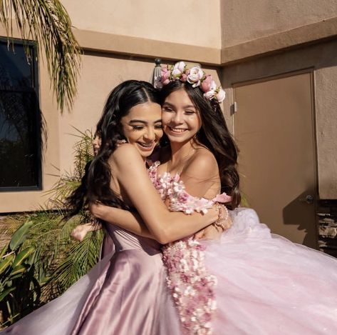 Floral Quince Dress, Quinceanera Court Pictures, Dusty Rose Dresses, Floral Quince, Quince Picture Ideas, Quinceanera Court, Quinceañera Photoshoot Ideas, Quince Photoshoot Ideas, Quinceanera Dances