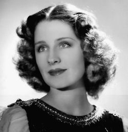 Actor Norma Shearer 1930 Hairstyles, 30s Hairstyles, Adrienne Ames, 1930s Hair, Elegance Hair, Norma Shearer, Jean Harlow, Katharine Hepburn, Athletic Hairstyles