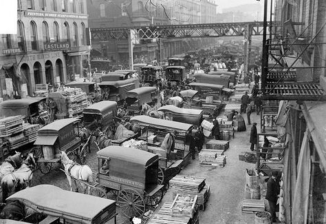 South Water Street – "The Busiest Street in the World" from the late 19th to the early 20th century (Chicago Transit, Day 11). University Of Illinois At Chicago, Chicago Vacation, Chicago Vintage, Produce Market, Chicago Pictures, Chicago History Museum, Chicago Neighborhoods, Chi Town, City Planner