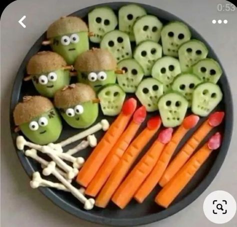 35+ Healthy Halloween Treats, Snacks and Desserts - HubPages Buffet Halloween, Halloween Tray, Fruit Presentation, Easy Halloween Snacks, Halloween Buffet, Dessert Halloween, Halloween Breakfast, Healthy Halloween Treats, Healthy Halloween Snacks